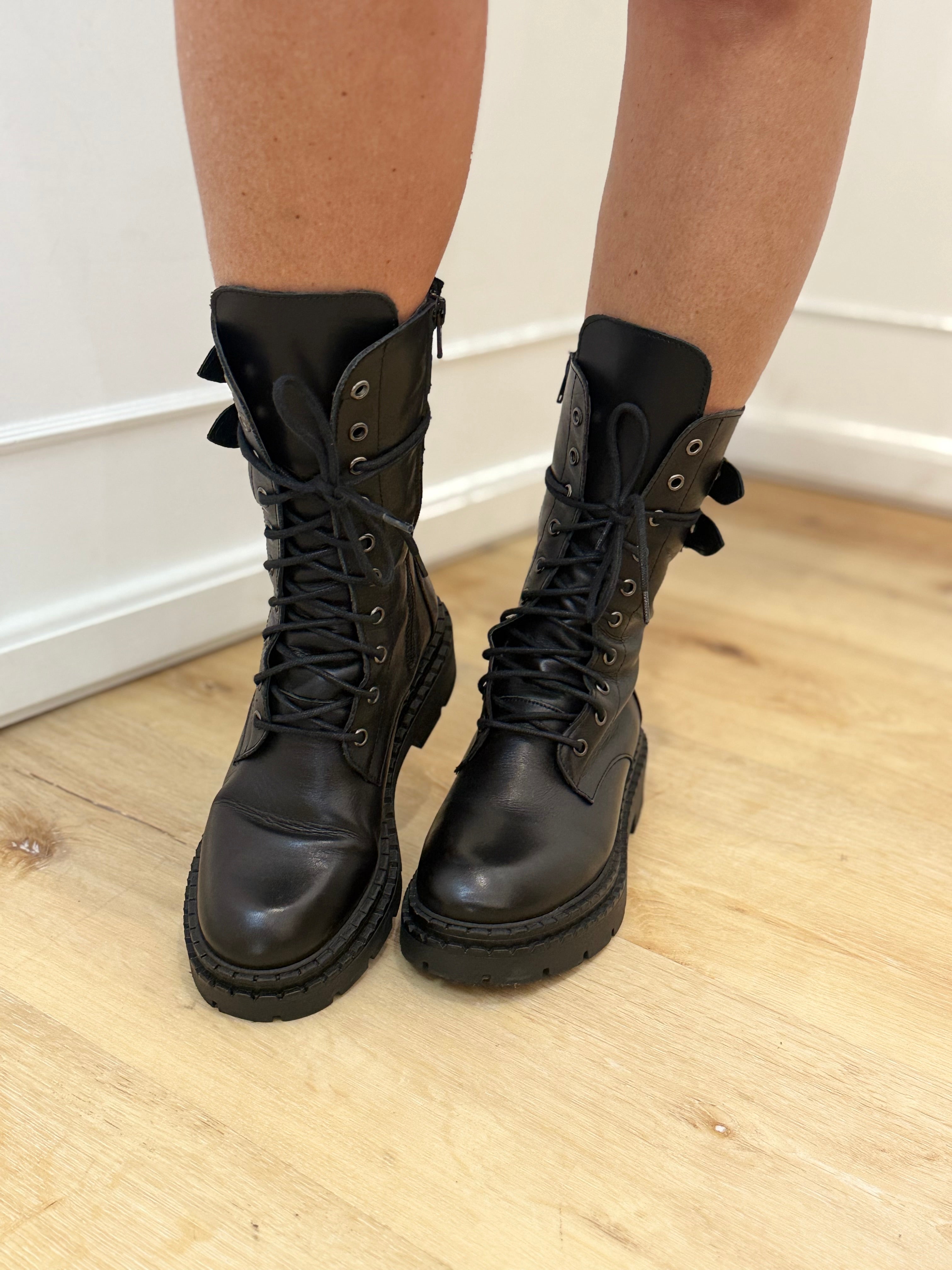 Anfibi stringati Divine Follie