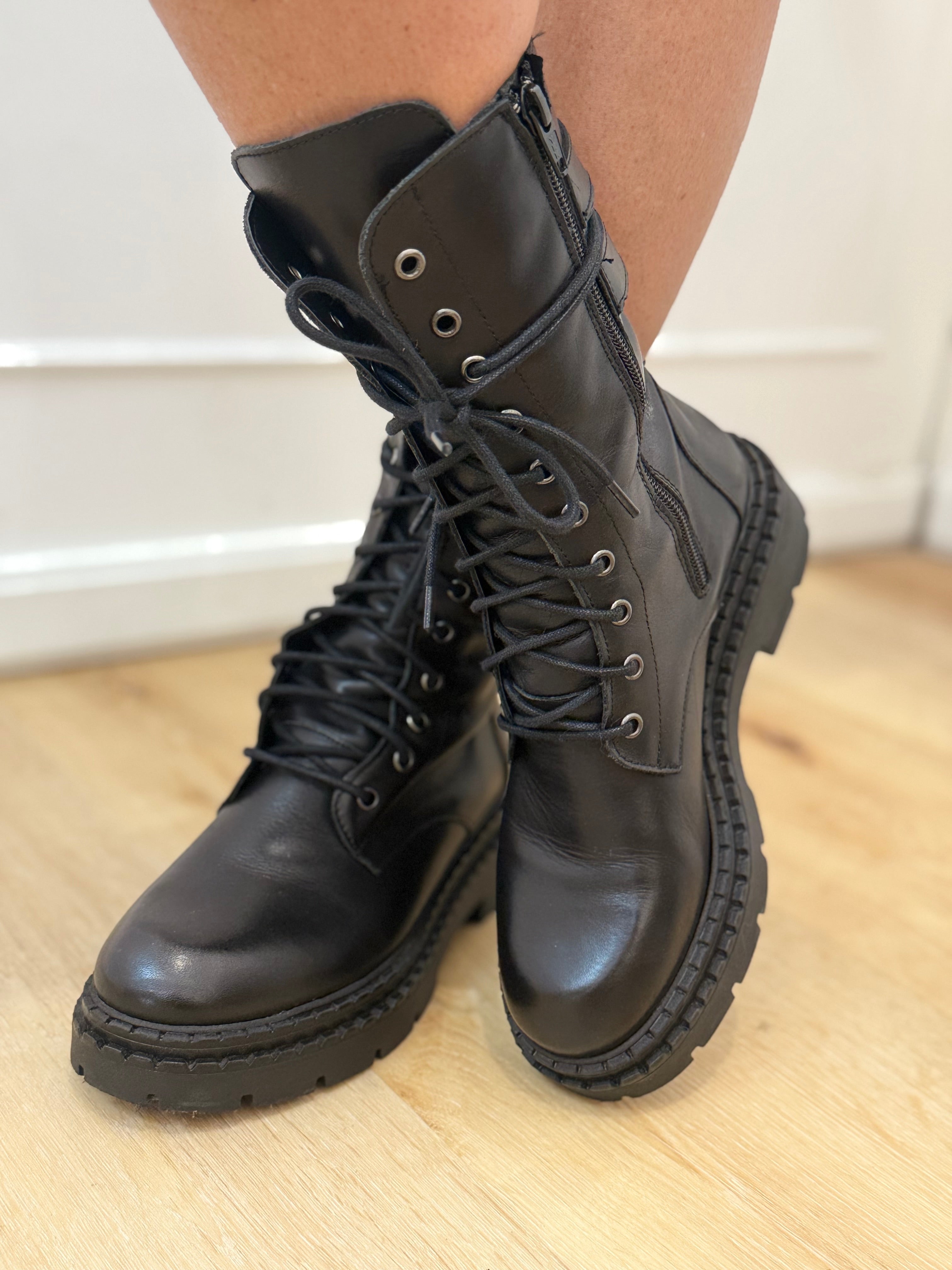 Anfibi stringati Divine Follie