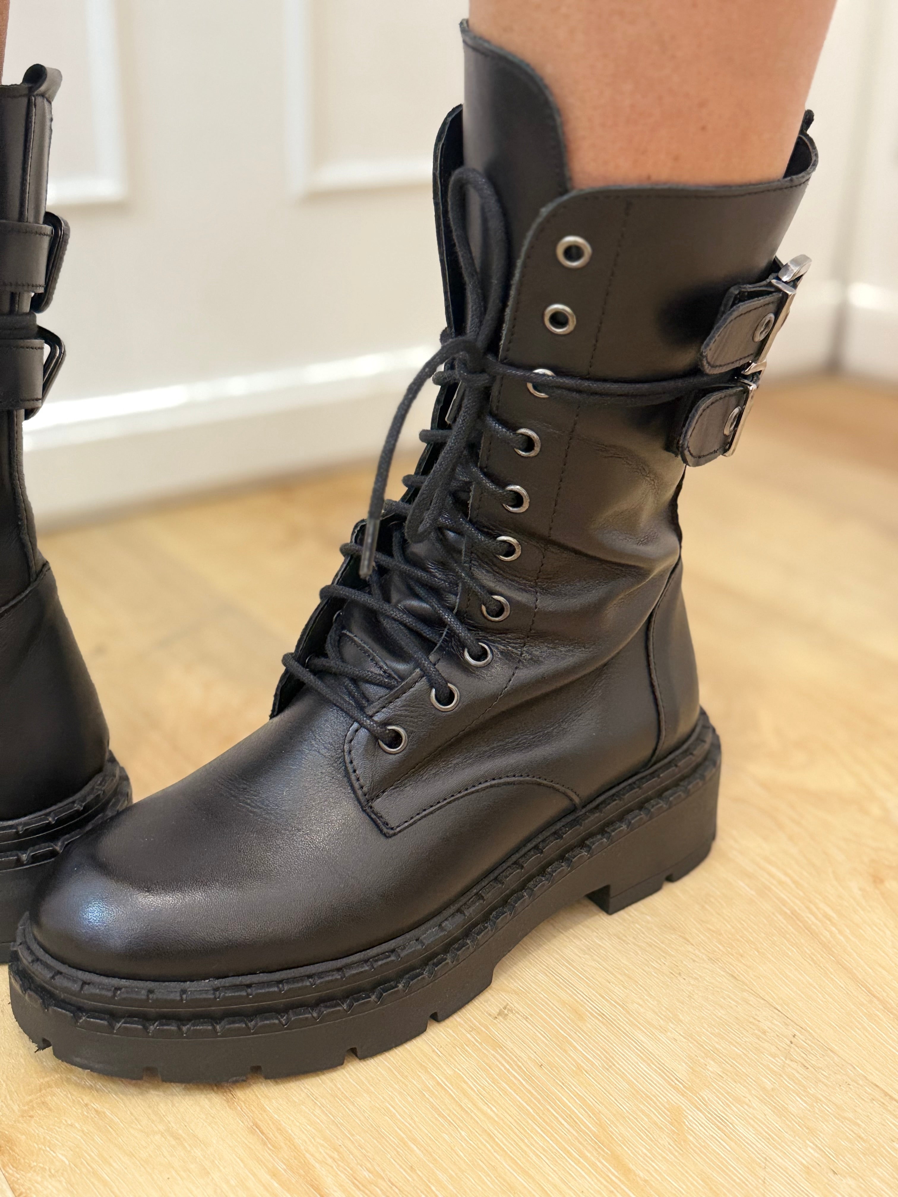 Anfibi stringati Divine Follie