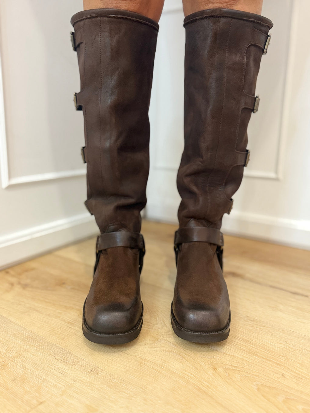 Biker alto con fibbie moro divine follie