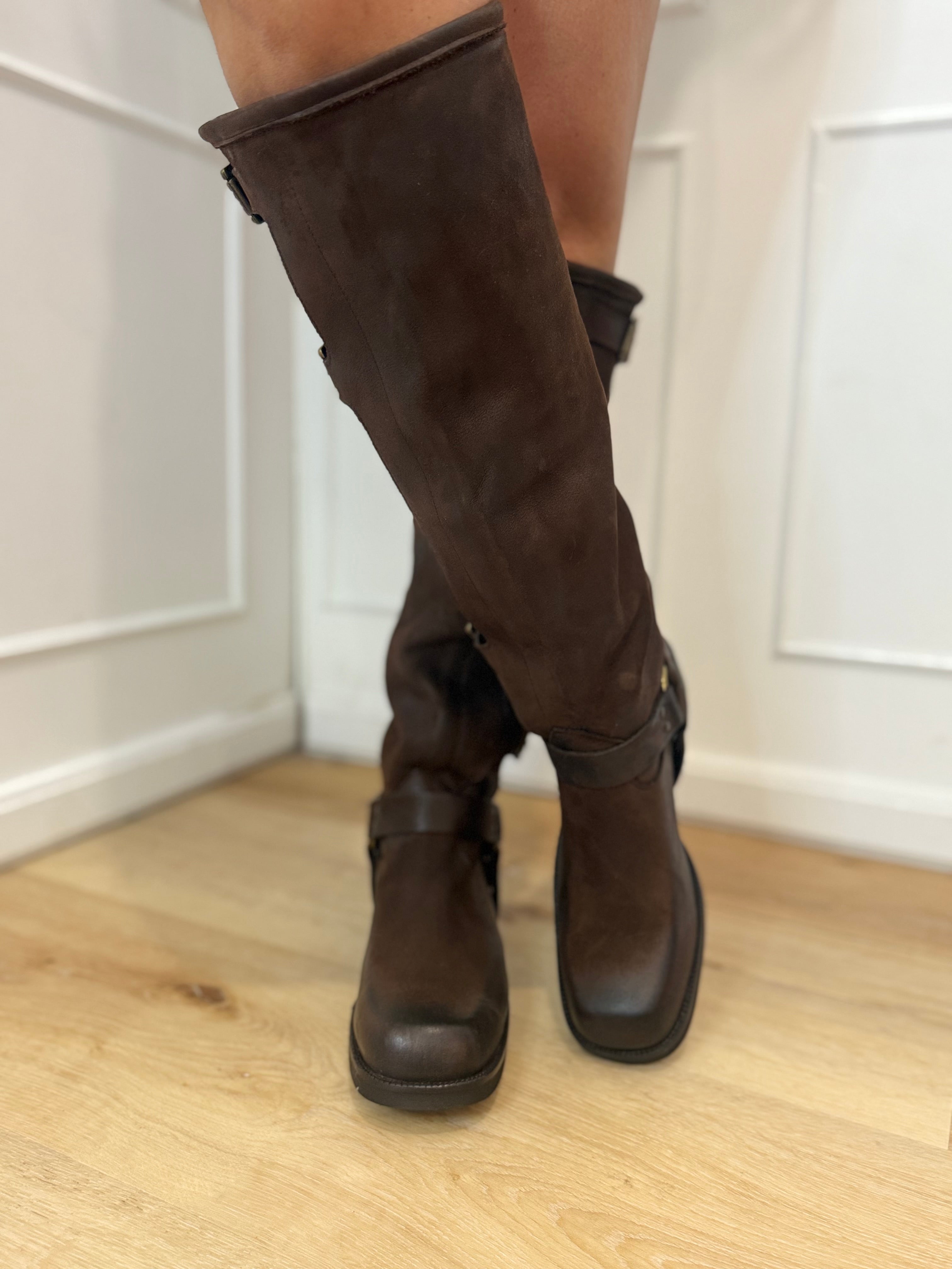 Biker alto con fibbie moro divine follie