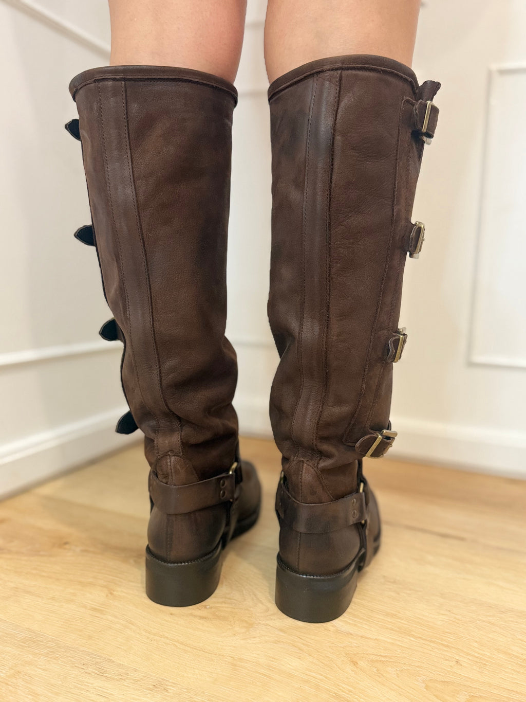 Biker alto con fibbie moro divine follie