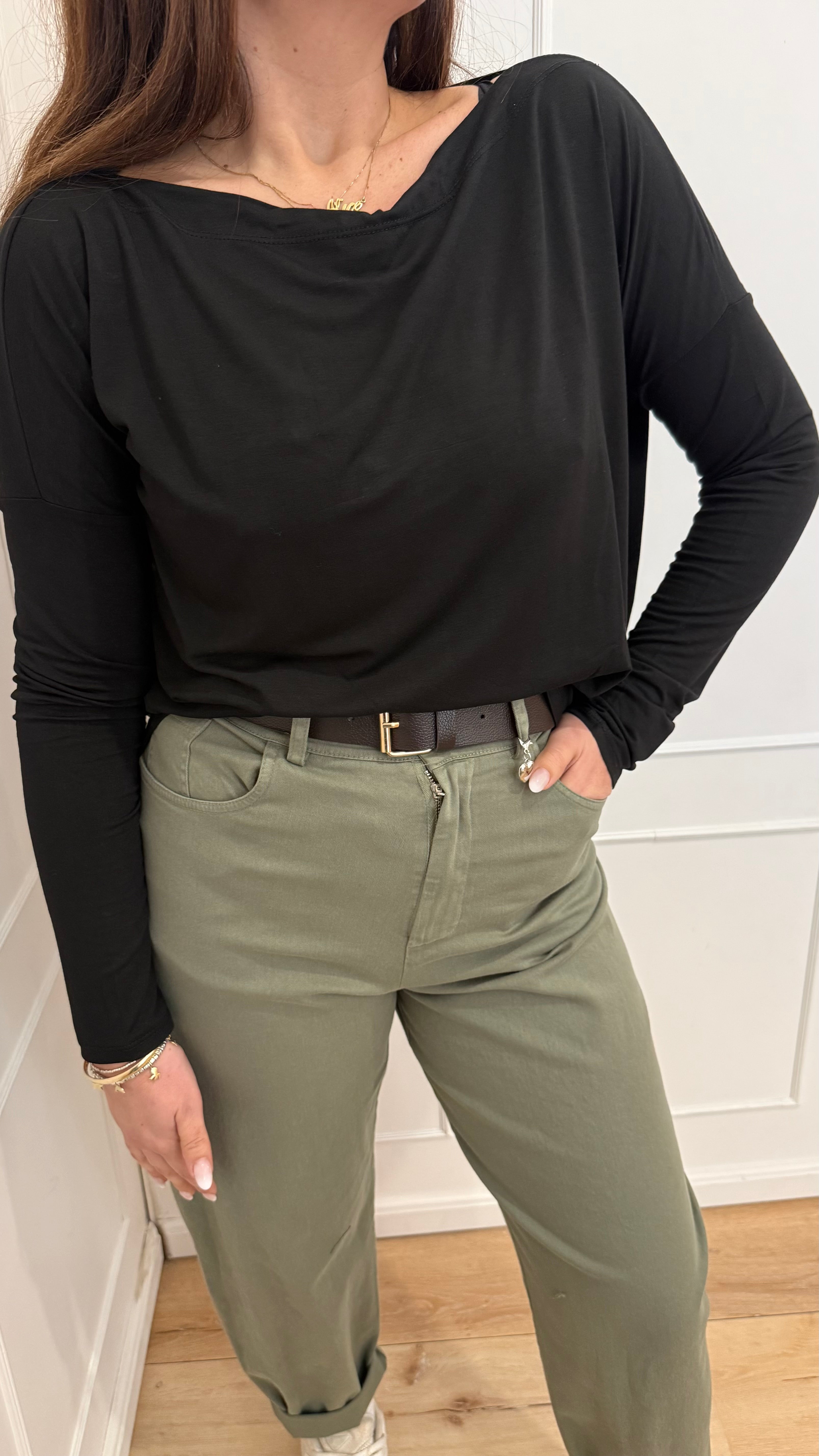 Blusa over nera kontatto