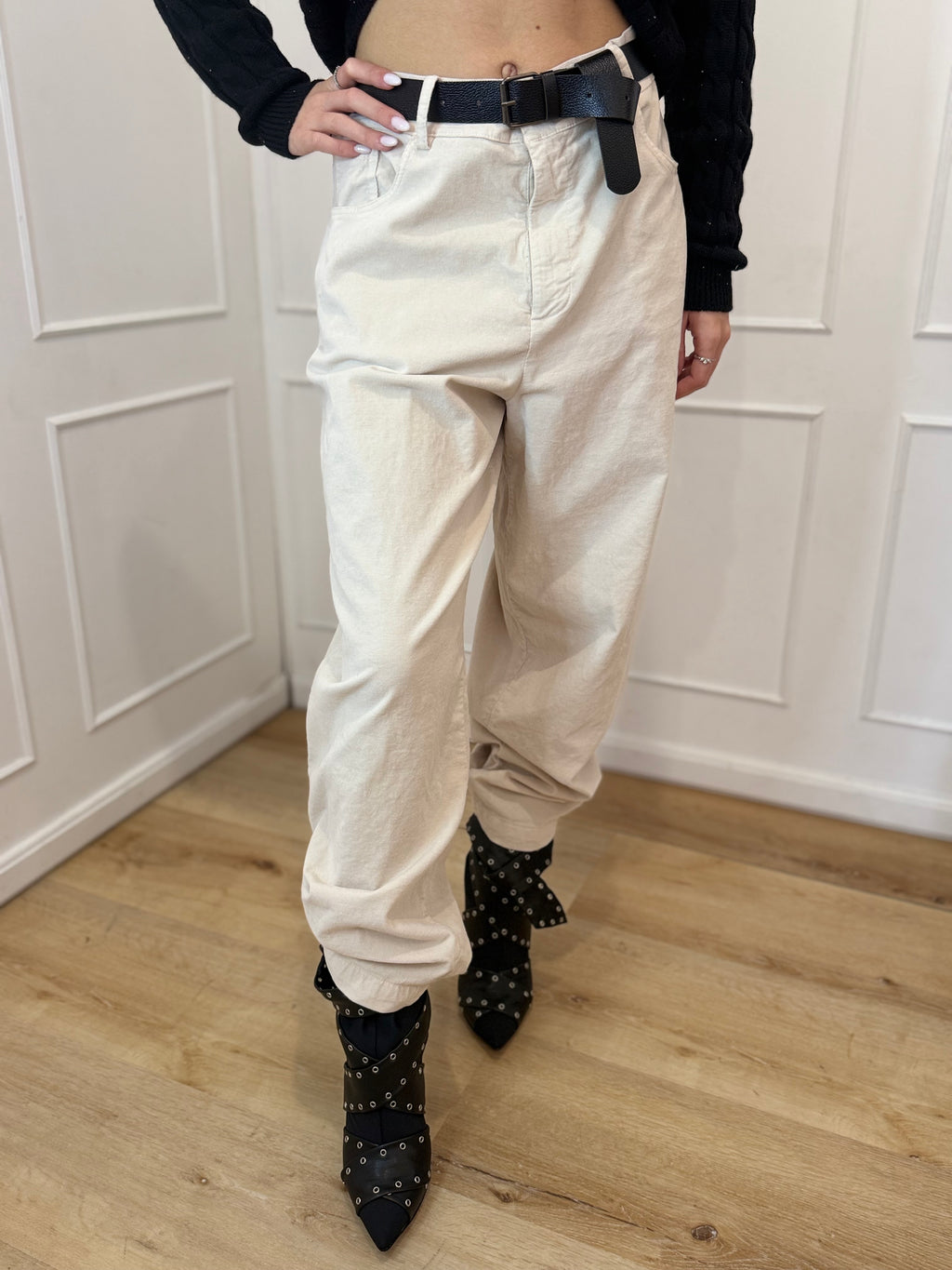 Pantalone uovo con cintura susymix