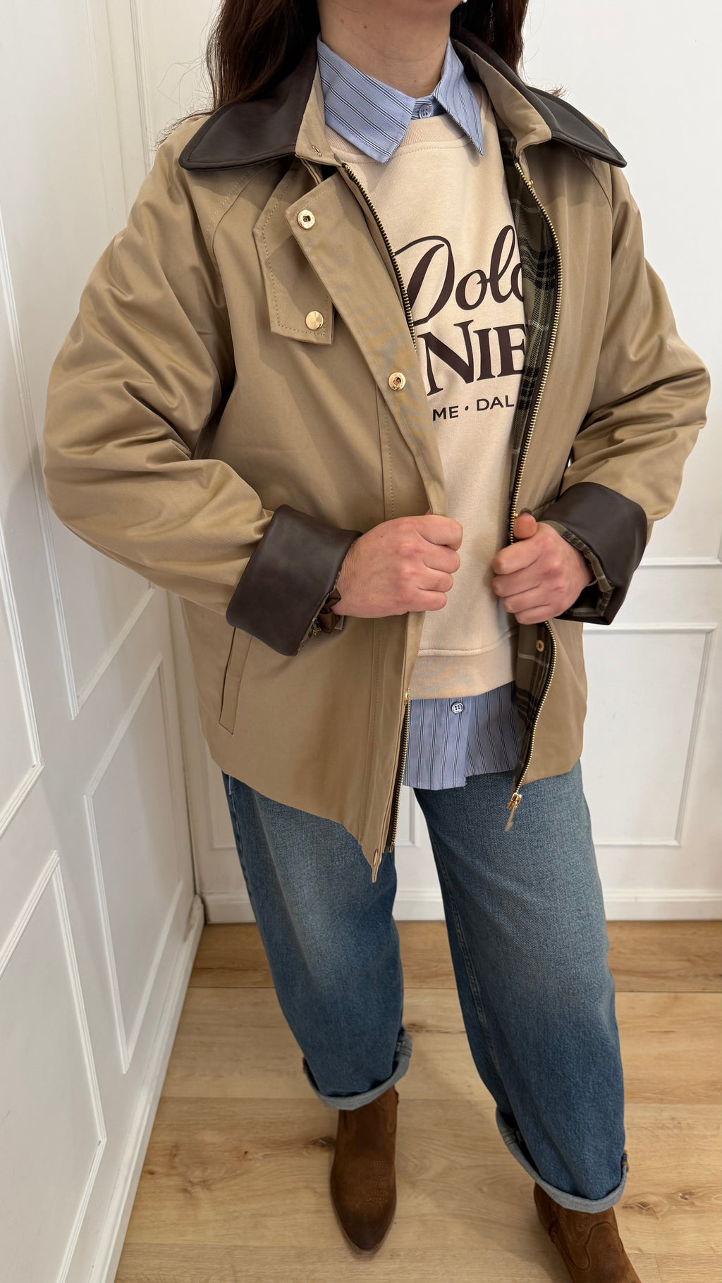 Trench militare beige vicolo