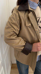 Trench militare beige vicolo