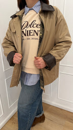 Trench militare beige vicolo