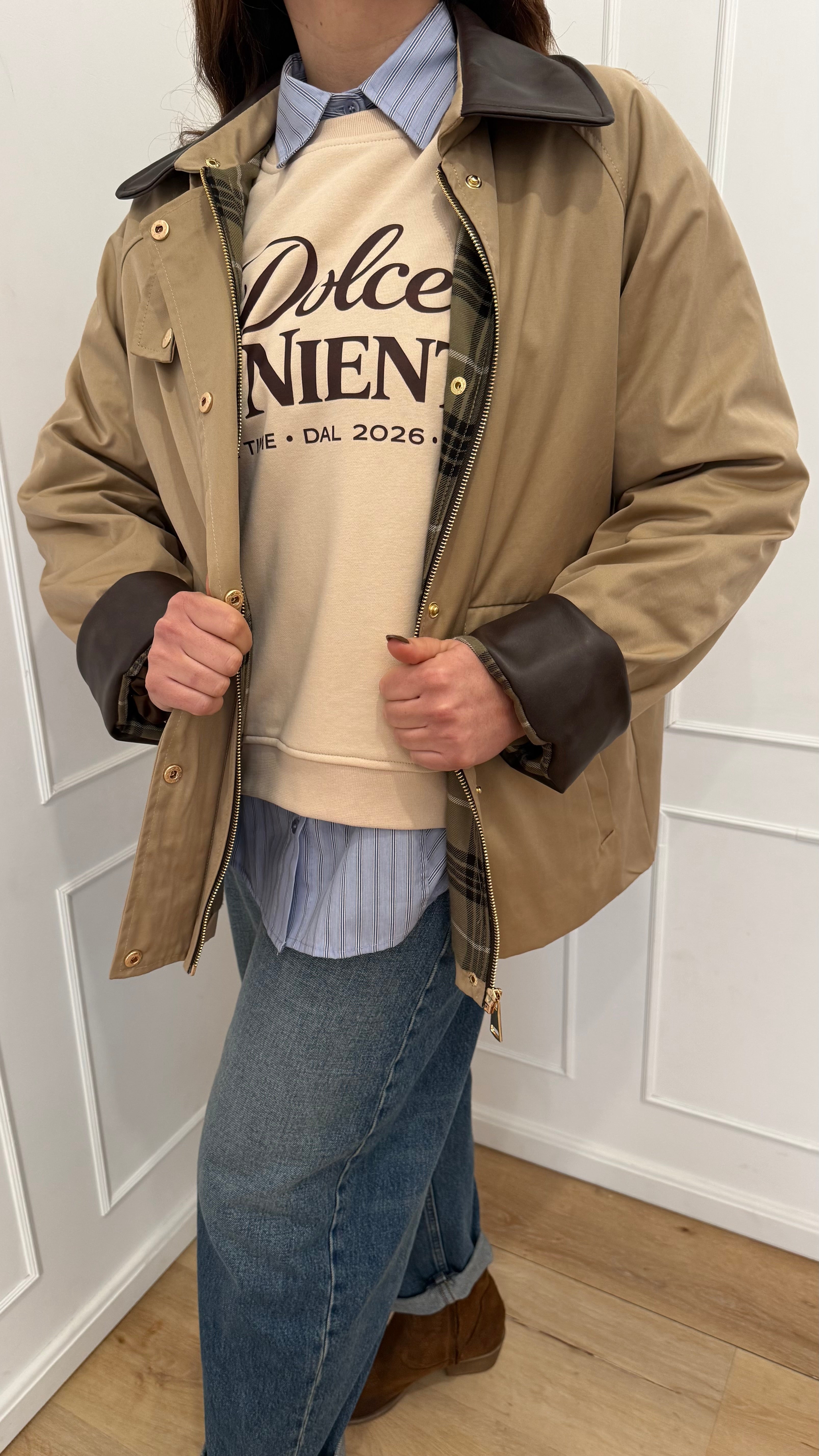 Trench militare beige vicolo