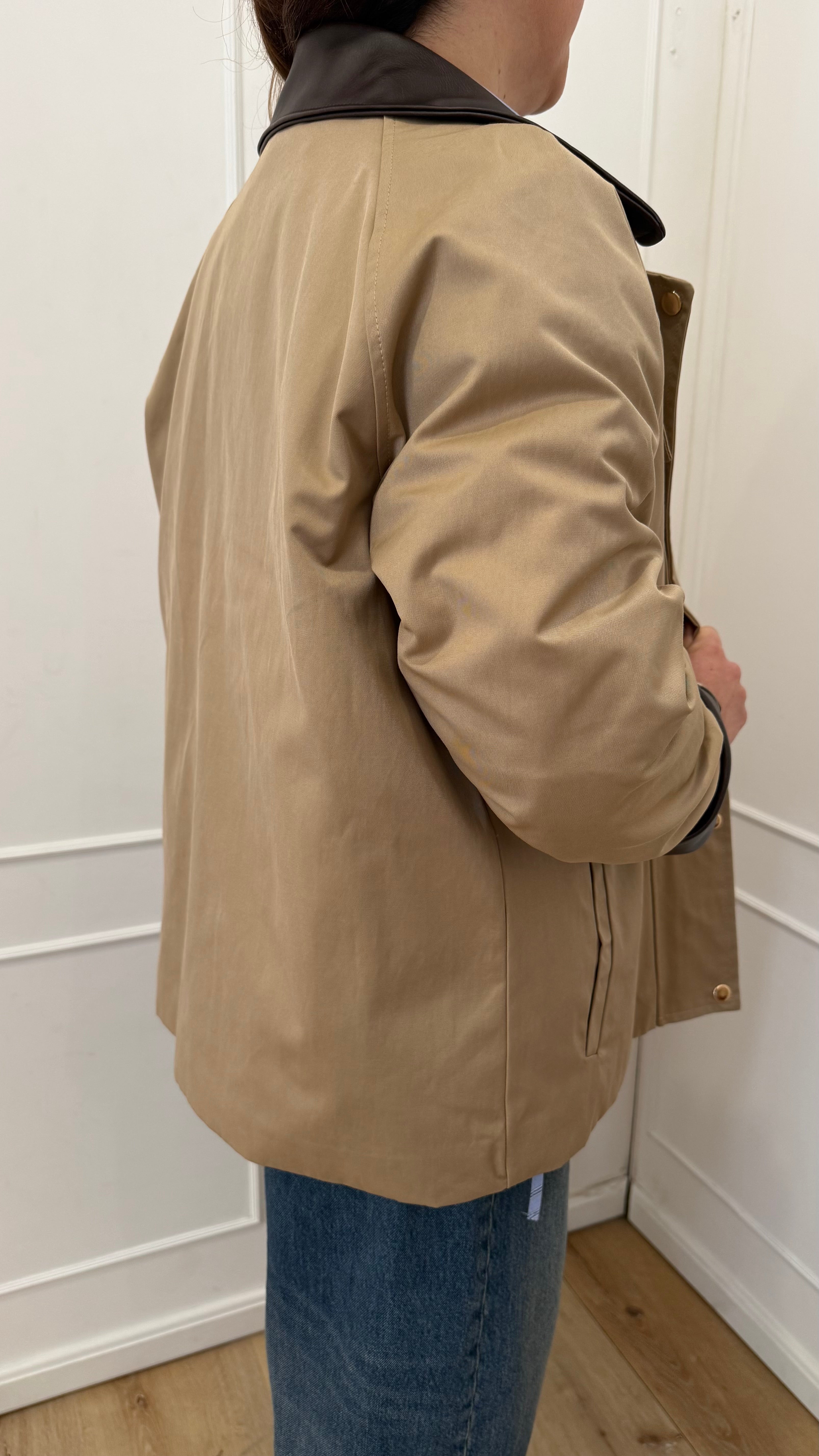 Trench militare beige vicolo