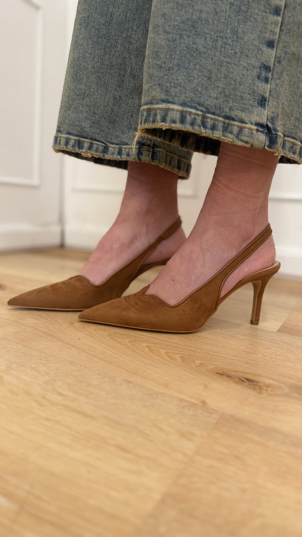 Slingback in camoscio colore cuoio  divine follie