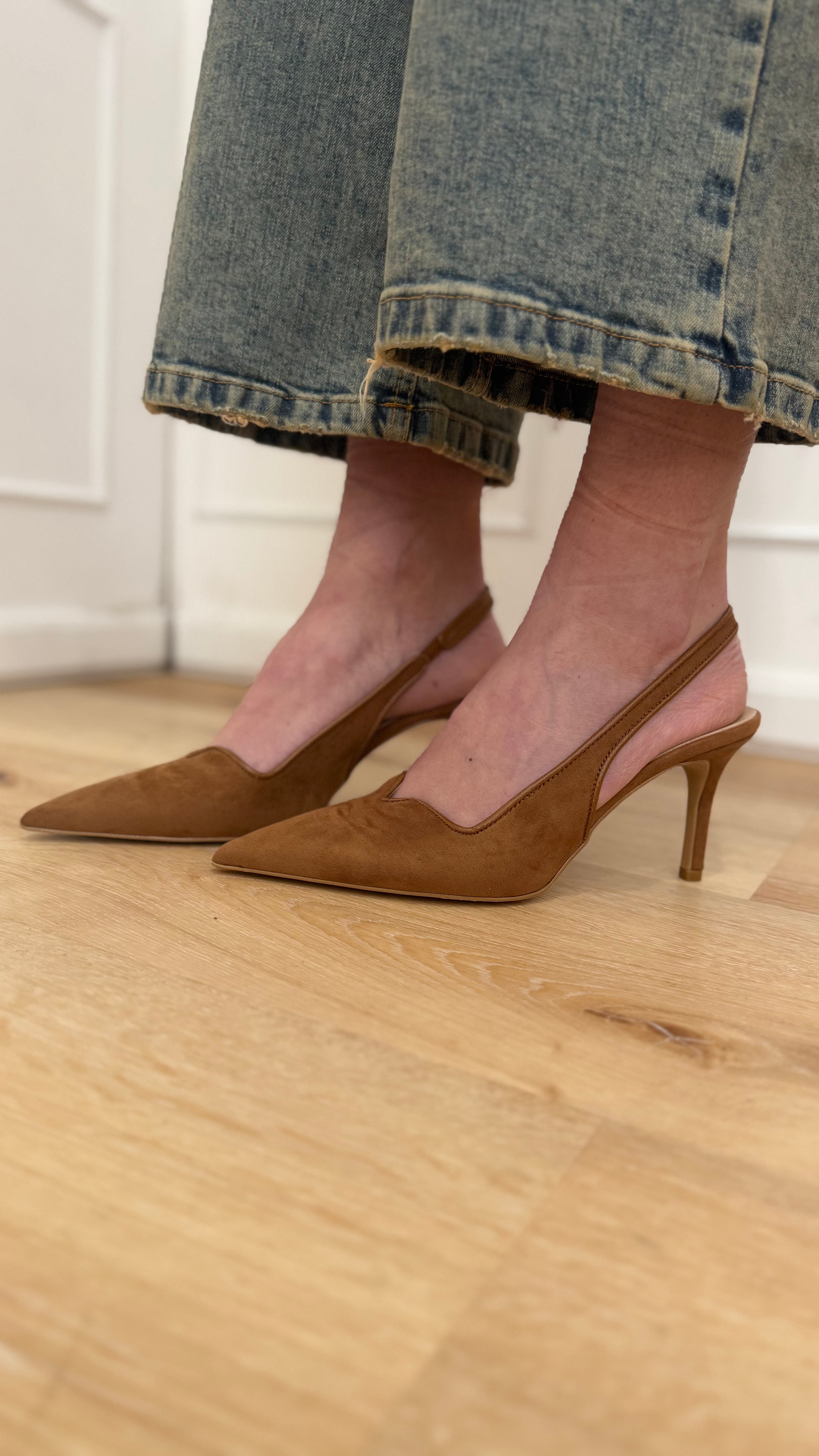 Slingback in camoscio colore cuoio  divine follie