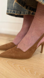 Slingback in camoscio colore cuoio  divine follie