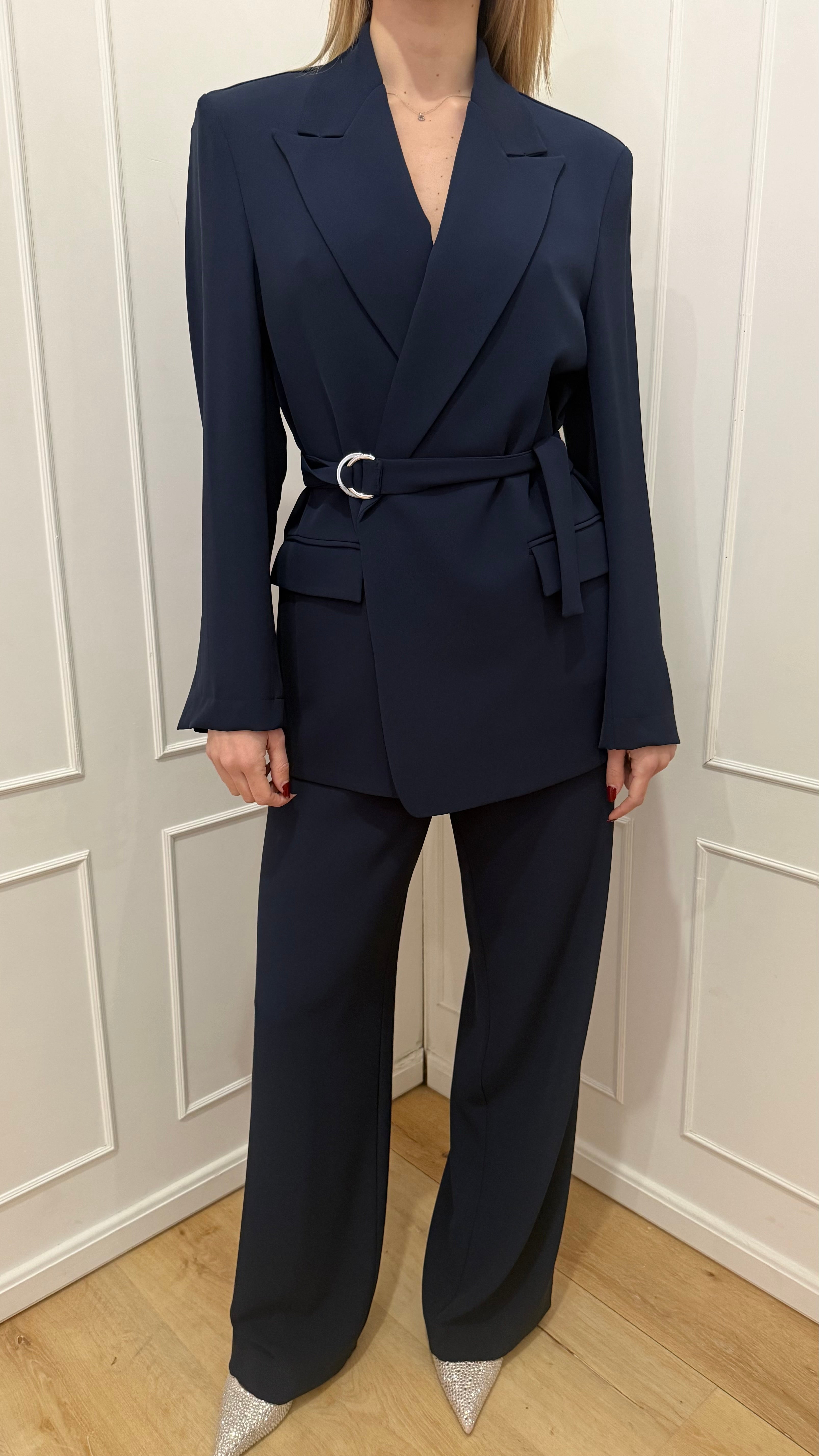 Tailleur con cintura blu kontatto