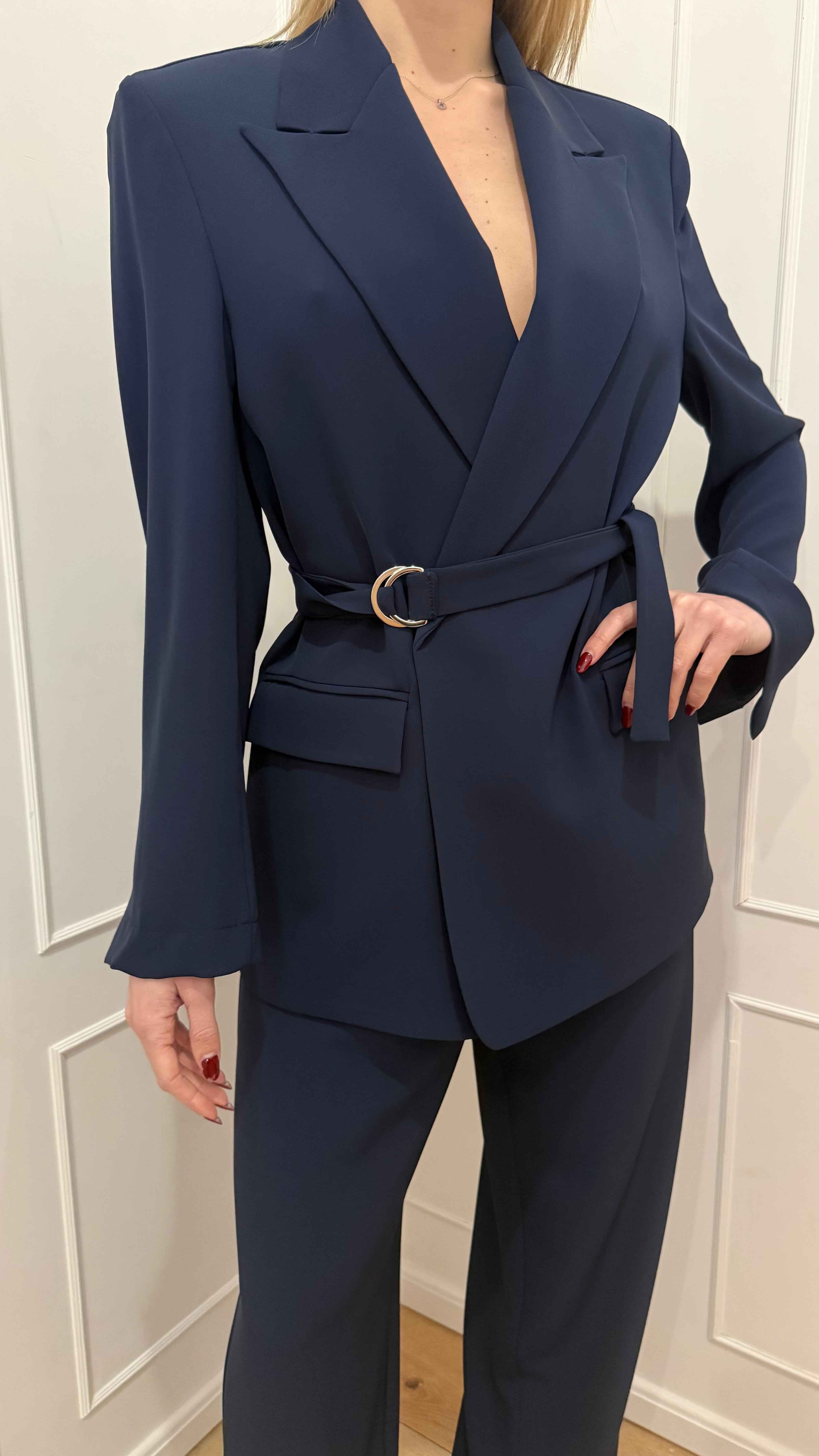 Tailleur con cintura blu kontatto