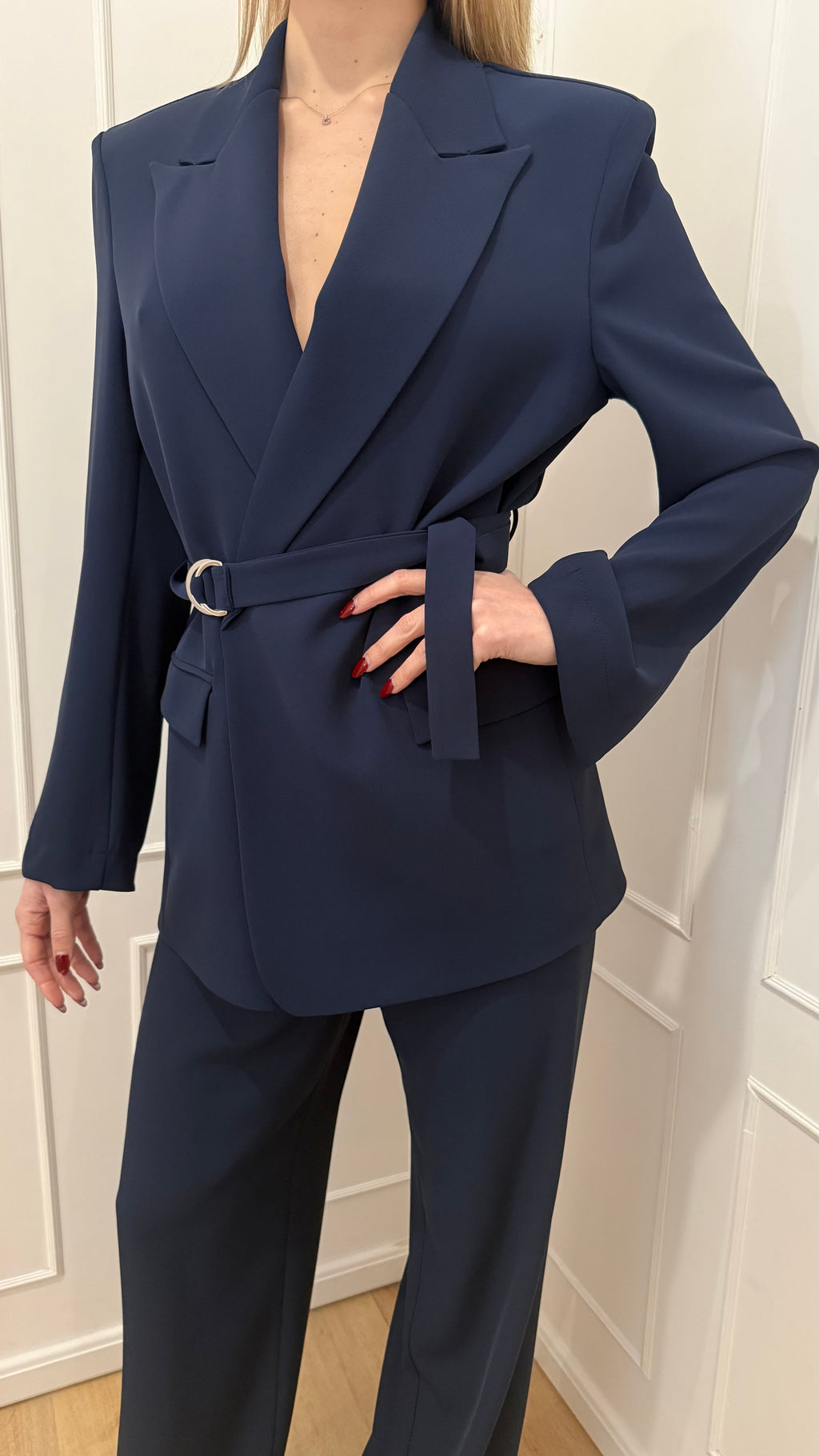 Tailleur con cintura blu kontatto