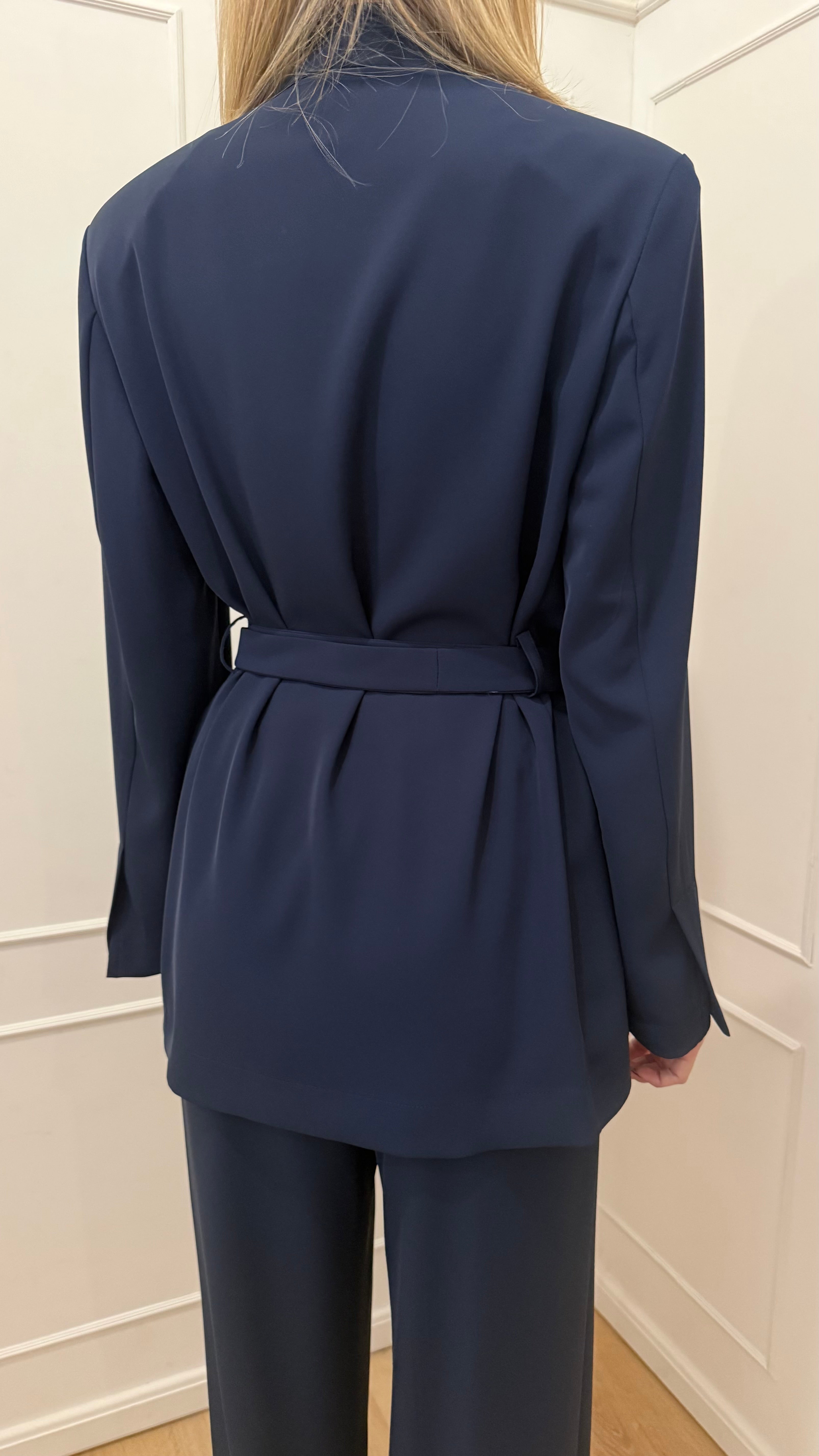 Tailleur con cintura blu kontatto