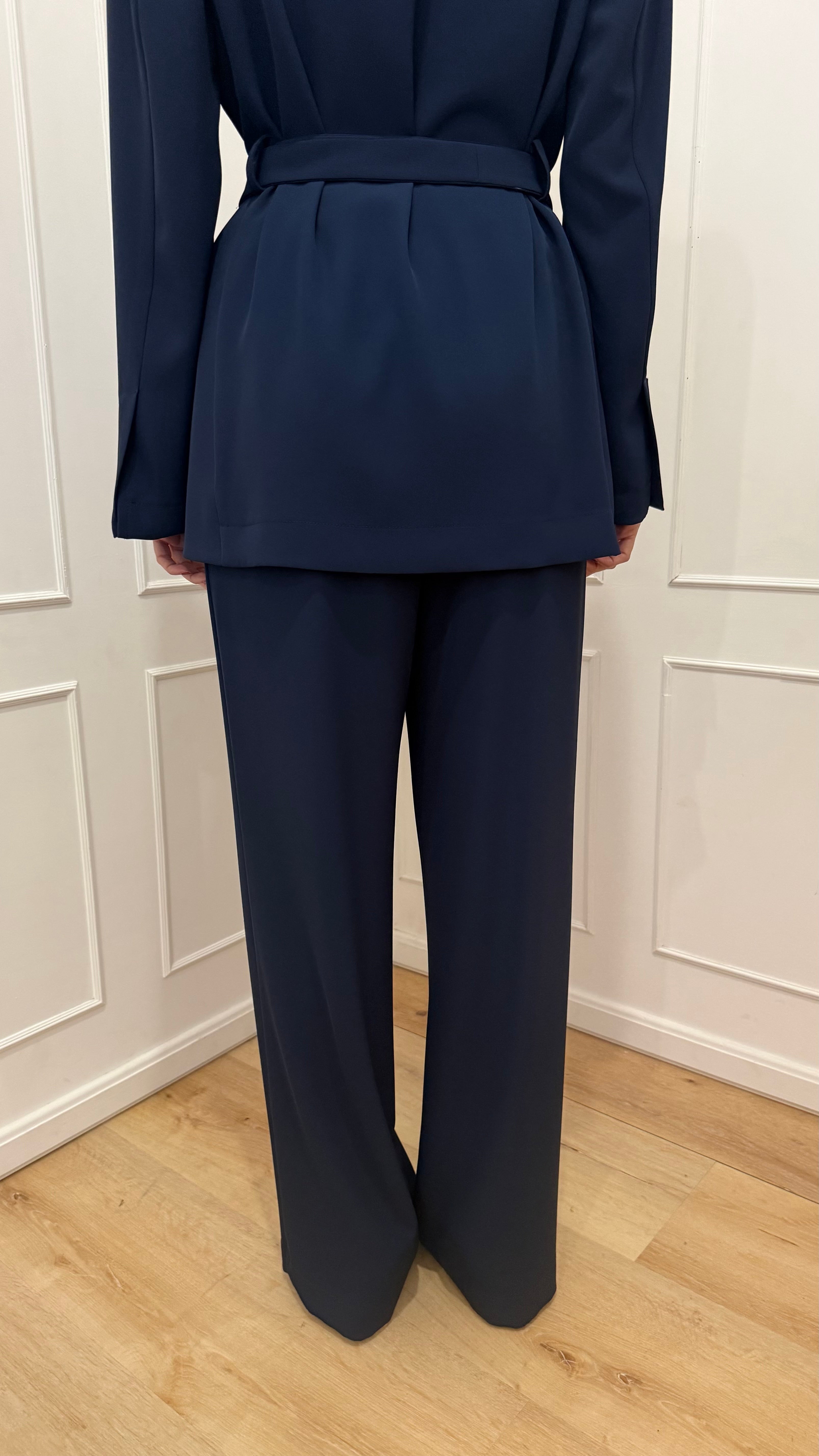 Tailleur con cintura blu kontatto