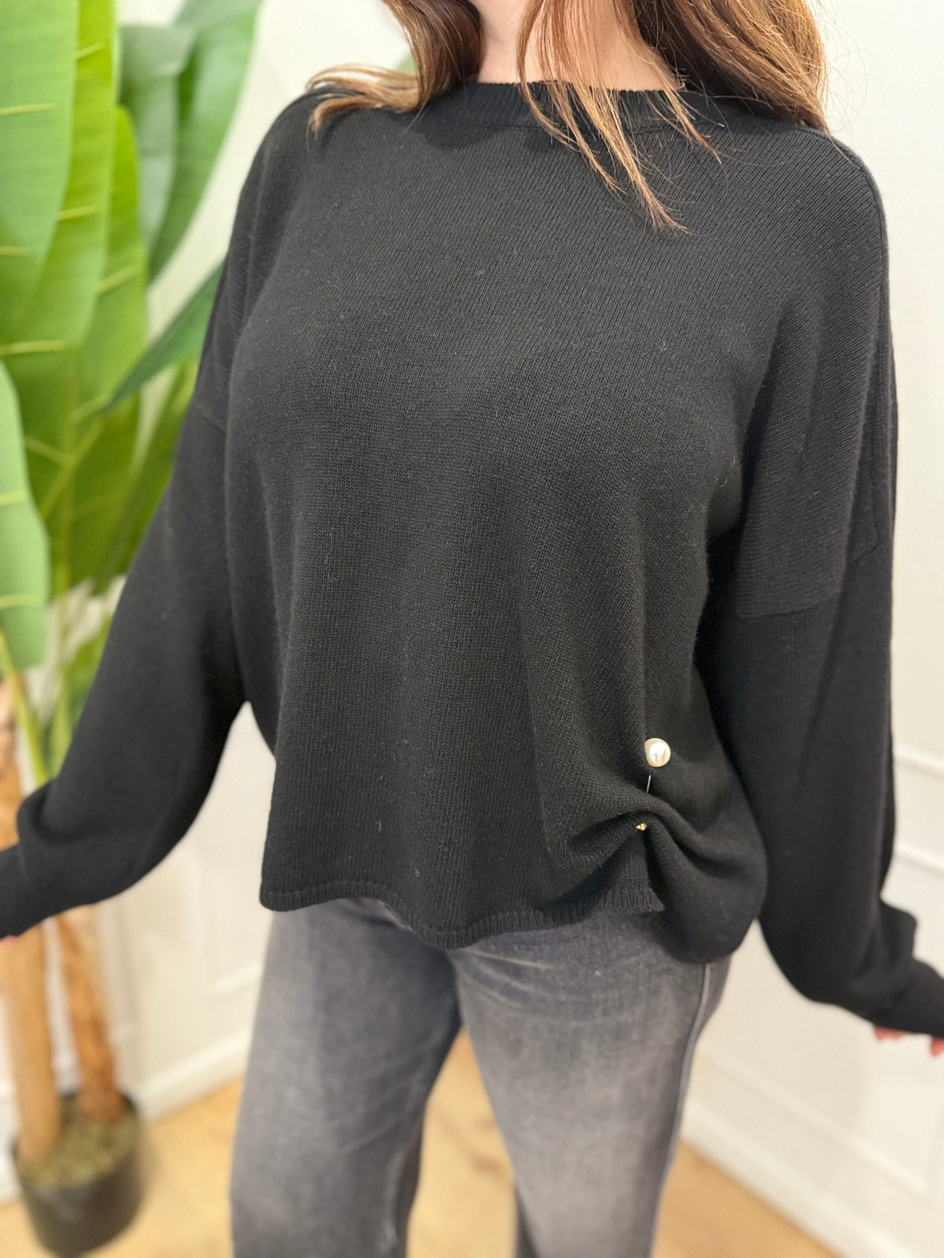 Maglia con spilla nera vicolo