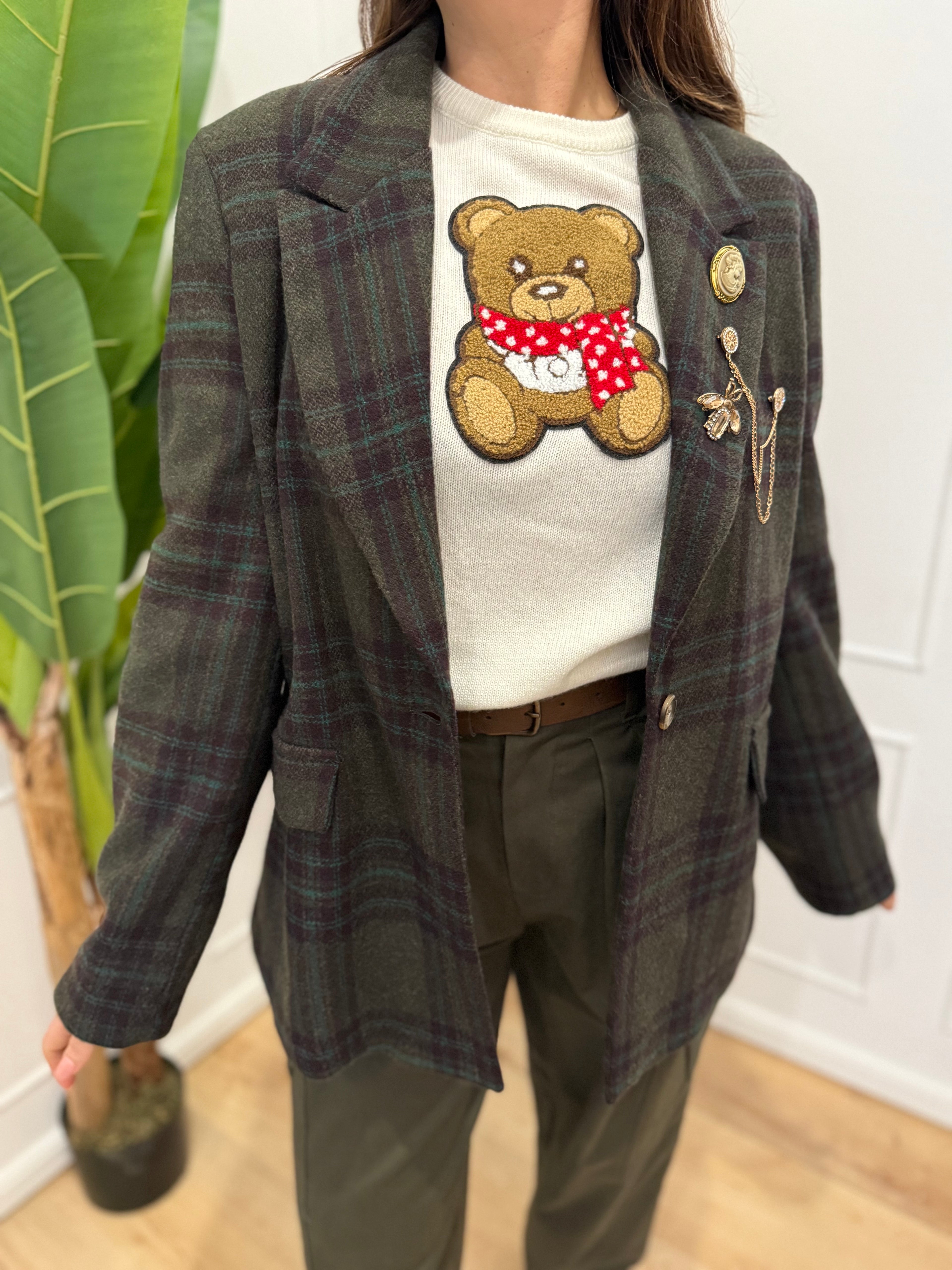 Giacca tartan con spilla vicolo