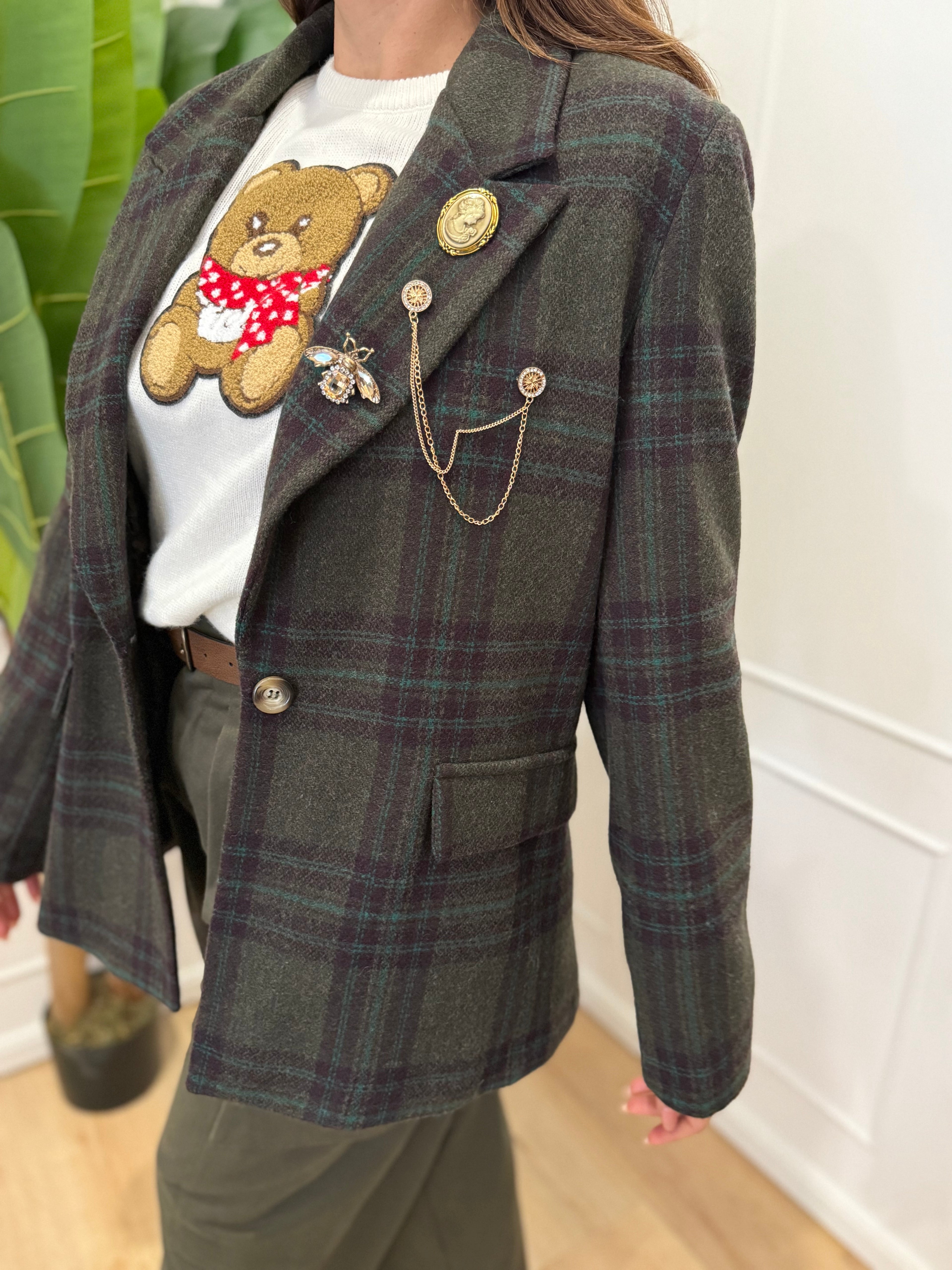 Giacca tartan con spilla vicolo