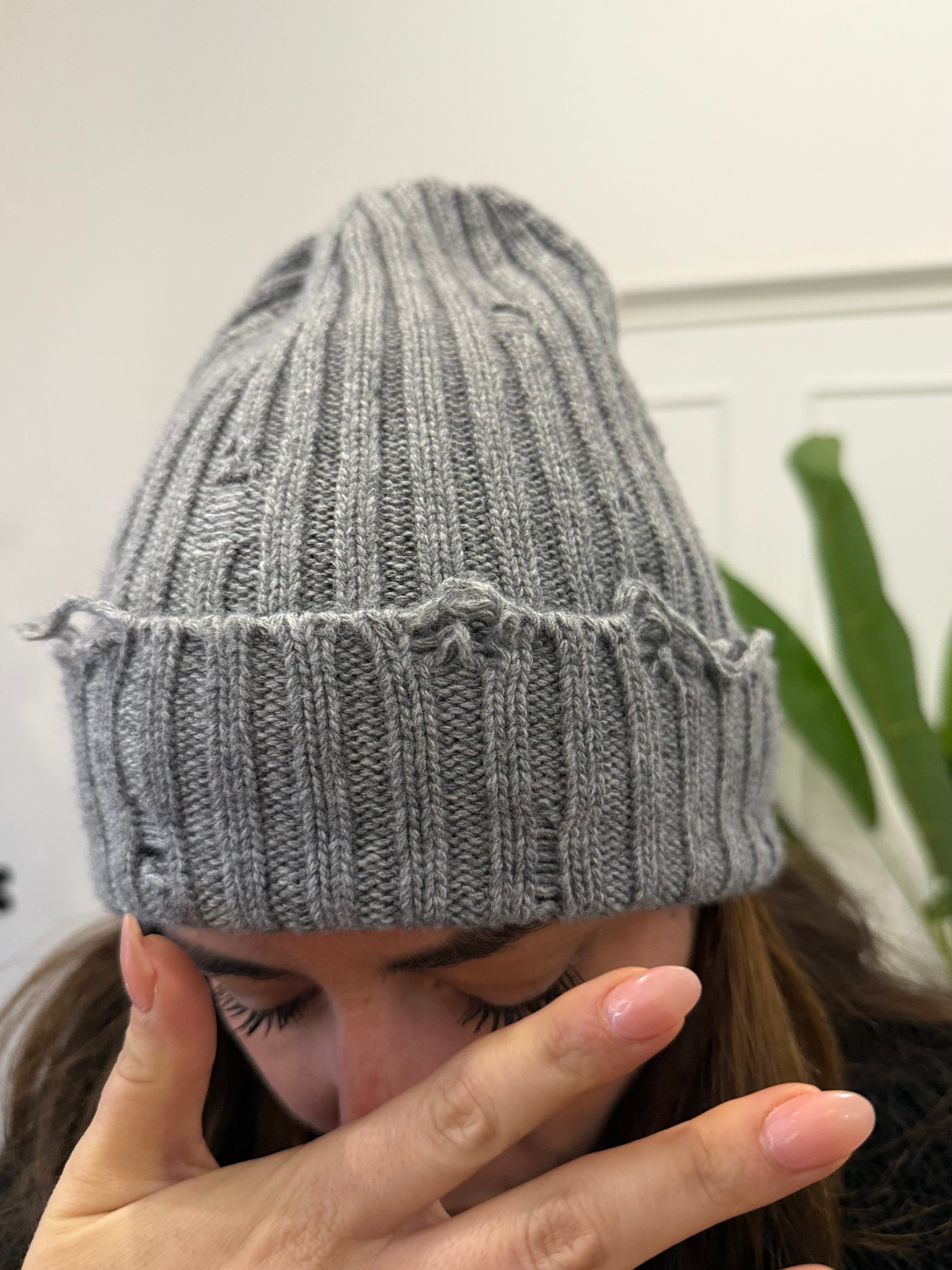 Berretto con rotture grigio vicolo