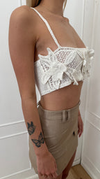 Top ricamo fiori Glamorous
